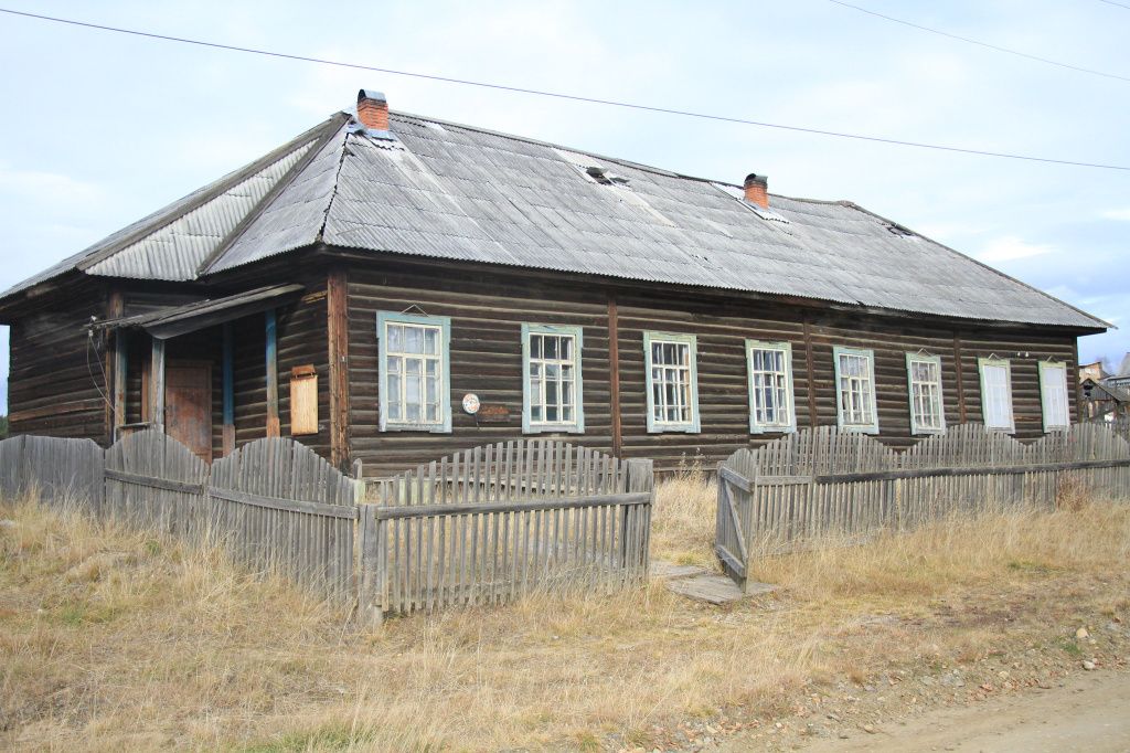 Здесь был поселковый клуб. Фото: Константин Бобылев, "Глобус"