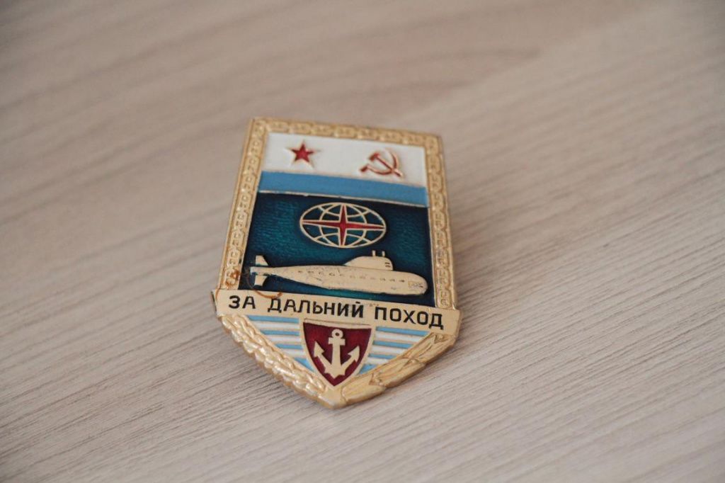 За первую автономку каждому подводнику вручали нагрудный знак. Фото: Константин Бобылев, "Глобус"